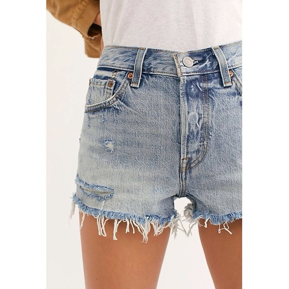 Free People // Levi’s 501 Cutoff Shorts🌛 - Picture 2 of 13